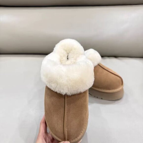 UGG classic snow boots - Picture 3 of 5